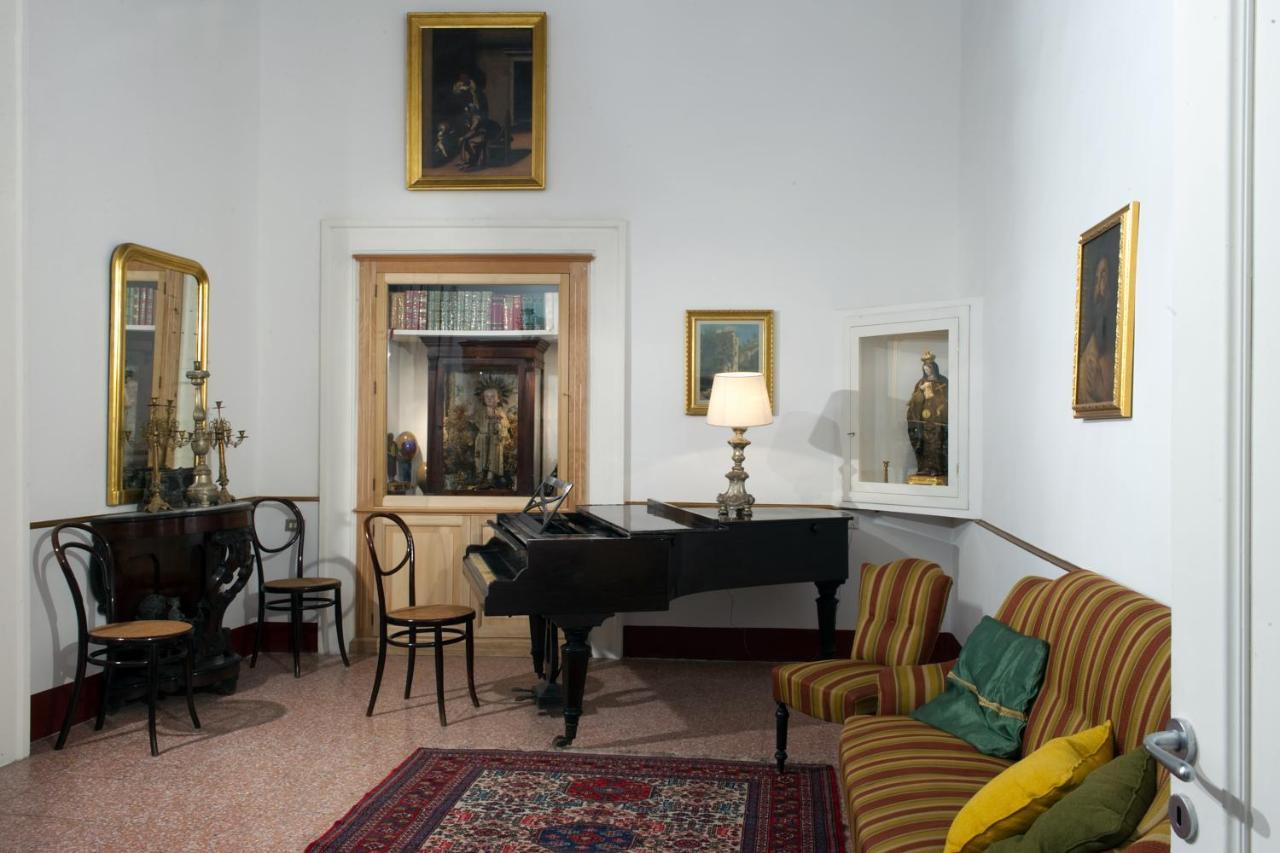 Domus Decumana Apartment Naples Luaran gambar